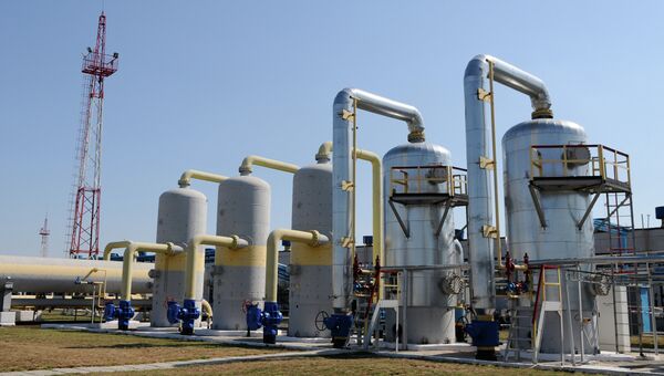 Работа отделения управления переработки газа. Архивное фото Работа отделения управления переработки газа. Архивное фото