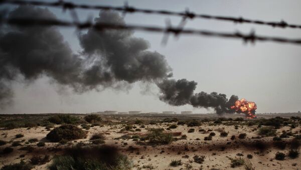 Сжигание отходов нефтяного производства в Ливии. Архивное фото Сжигание отходов нефтяного производства в Ливии. Архивное фото