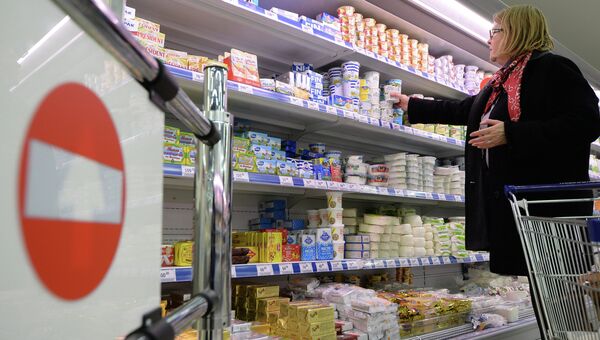 Молочная продукция в московском супермаркете. Архивное фото Молочная продукция в московском супермаркете. Архивное фото