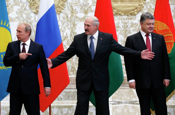 Владимир Путин, Александр Лукашенко и Петр Порошенко на встрече в Минске Владимир Путин, Александр Лукашенко и Петр Порошенко на встрече в Минске