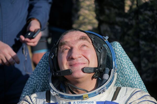 Российский космонавт Александр Скворцов после приземления Российский космонавт Александр Скворцов после приземления