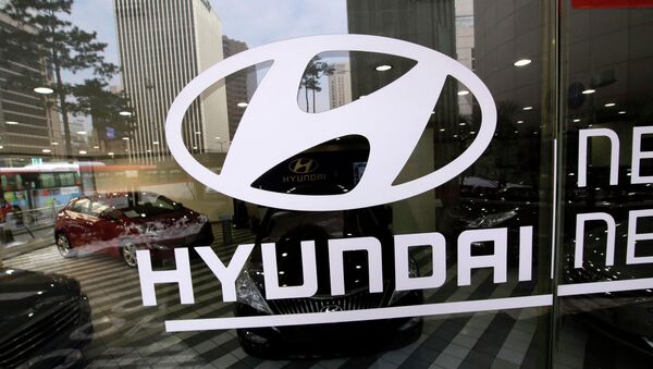 Автосалон Hyundai. Архивное фото Автосалон Hyundai. Архивное фото