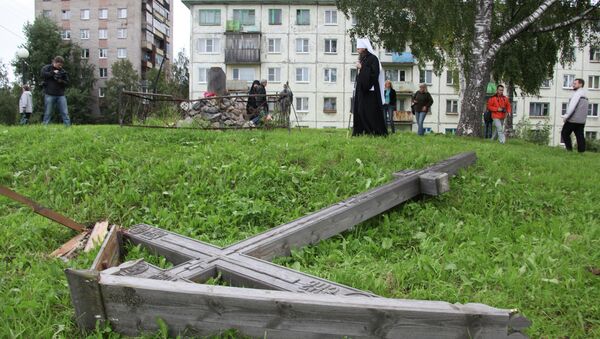 Вандалы срубили поклонный крест в Архангельске Вандалы срубили поклонный крест в Архангельске