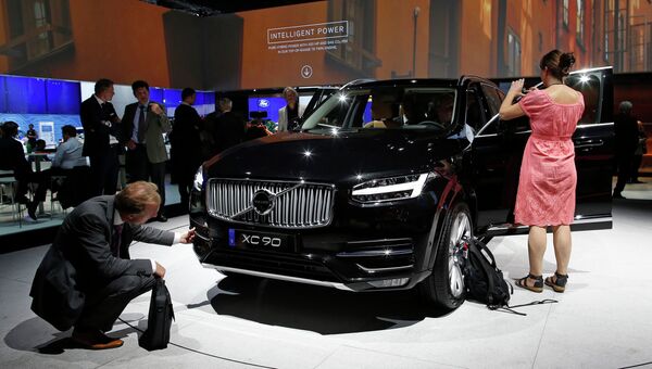Автомобиль Volvo XC90 на Парижском автосалоне. Архивное фото Автомобиль Volvo XC90 на Парижском автосалоне. Архивное фото