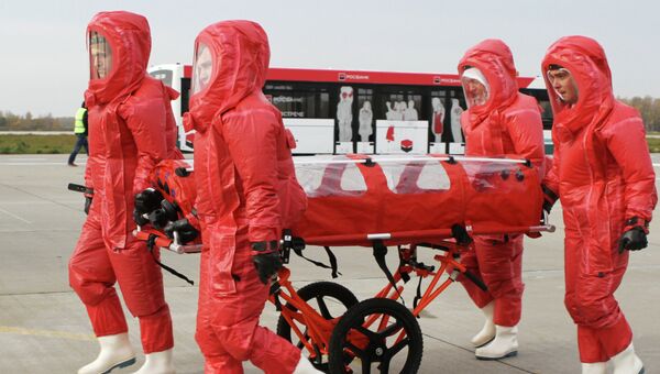 Презентация самолета, предназначенного для перевозки инфицированных лихорадкой Эбола. Архивное фото Презентация самолета, предназначенного для перевозки инфицированных лихорадкой Эбола. Архивное фото
