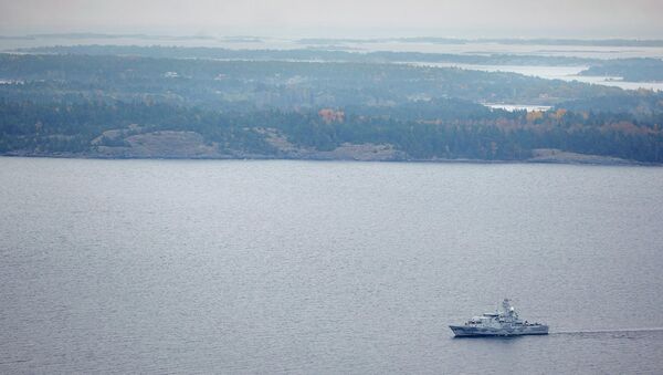 Шведский минный тральщик HMS KULLEN в водах Стокгольмского архипелага 19 октября 2014 года Шведский минный тральщик HMS KULLEN в водах Стокгольмского архипелага 19 октября 2014 года