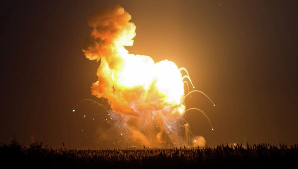 Взрыв ракеты-носителя Antares с космическим грузовиком Cygnus Взрыв ракеты-носителя Antares с космическим грузовиком Cygnus