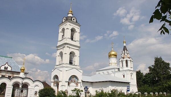 Храм великомученика Димитрия Солунского подворья Высоко-Петровского монастыря в селе Дмитровское Красногорского района Подмосковья Храм великомученика Димитрия Солунского подворья Высоко-Петровского монастыря в селе Дмитровское Красногорского района Подмосковья