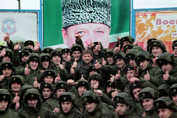 Глава Чеченской Республики Рамзан Кадыров с призывниками в Грозном, 17 ноября 2014 Глава Чеченской Республики Рамзан Кадыров с призывниками в Грозном, 17 ноября 2014