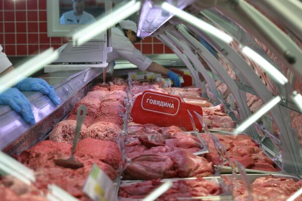 Мясной отдел гипермаркета в Новосибирске. Архивное фото Мясной отдел гипермаркета в Новосибирске. Архивное фото