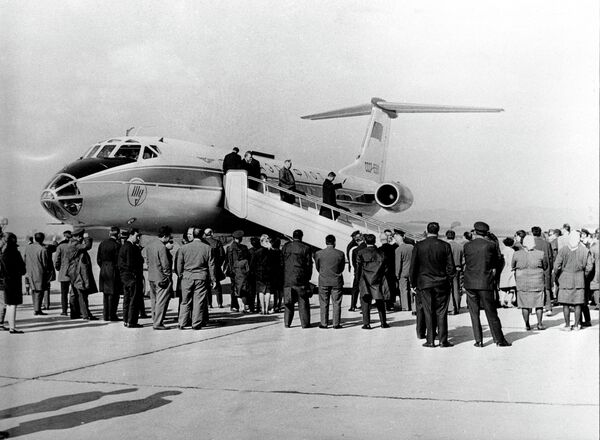 Встреча самолета ТУ-134 после первого рейса по маршруту Москва-София. 1967 год Встреча самолета ТУ-134 после первого рейса по маршруту Москва-София. 1967 год