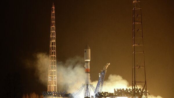 Запуск ракеты-носителя Союз-2.1б с космодрома Плесецк. Арзивное фото Запуск ракеты-носителя Союз-2.1б с космодрома Плесецк. Арзивное фото