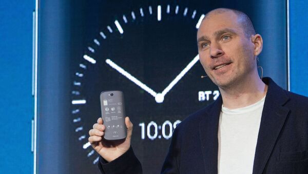 Презентация смартфона YotaPhone 2 в России Презентация смартфона YotaPhone 2 в России