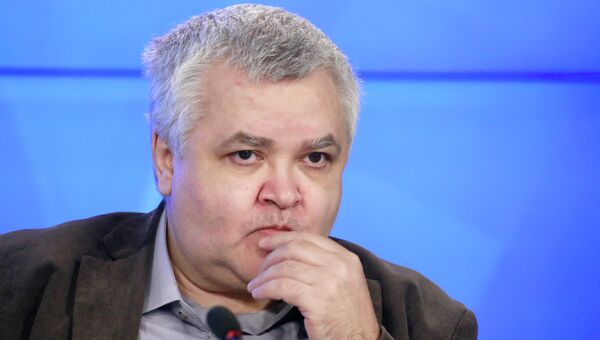 Заведующий кафедрой русского языка РГГУ Максим Кронгауз во время лекции на тему: Норма и кодификация в условиях изменения языка и условий коммуникации на рубеже XX-XXI веков Заведующий кафедрой русского языка РГГУ Максим Кронгауз во время лекции на тему: Норма и кодификация в условиях изменения языка и условий коммуникации на рубеже XX-XXI веков