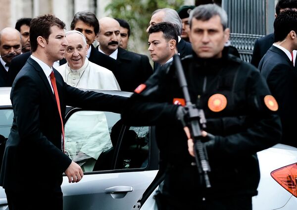 Папа Римский Франциск во время визита в Турцию Папа Римский Франциск во время визита в Турцию