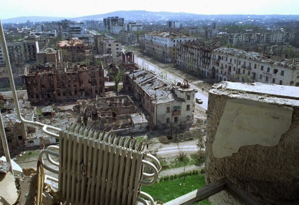 Вид на Ленинский проспект Грозного, 1996 год Вид на Ленинский проспект Грозного, 1996 год