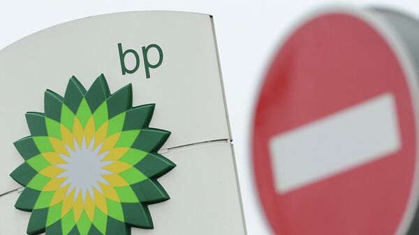 Вывеска одного из заправочных комплексов BP в Москве. Архивное фото Вывеска одного из заправочных комплексов BP в Москве. Архивное фото