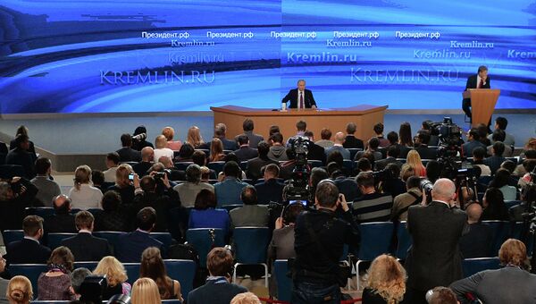 Президент России Владимир Путин на десятой большой ежегодной пресс-конференции Президент России Владимир Путин на десятой большой ежегодной пресс-конференции
