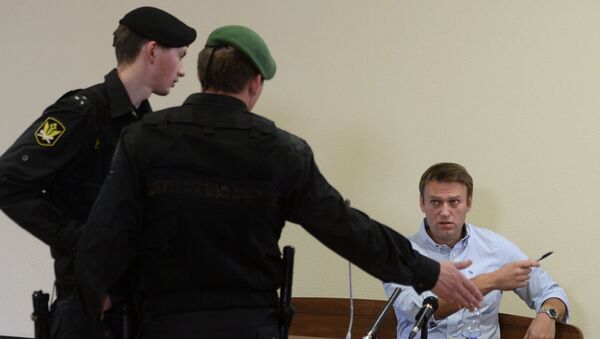 Оппозиционный политик Алексей Навальный во время рассмотрения апелляционных жалоб по делу Кировлеса в Кировском областном суде Оппозиционный политик Алексей Навальный во время рассмотрения апелляционных жалоб по делу Кировлеса в Кировском областном суде