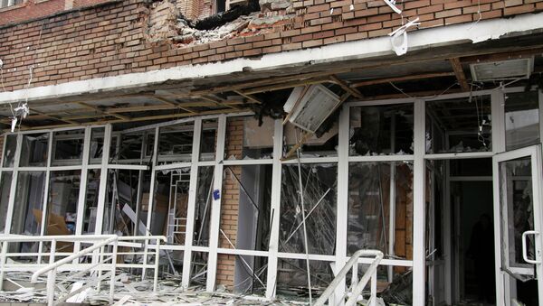 Больница в Донецке, поврежденная в результате обстрела украинской армией Больница в Донецке, поврежденная в результате обстрела украинской армией