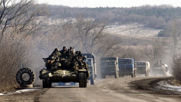 Украинские войска подьезжают к Артемовску после выхода из Дебальцево Украинские войска подьезжают к Артемовску после выхода из Дебальцево