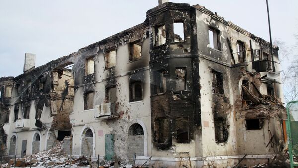 Разрушенное в результате обстрела здание в Углегорске Разрушенное в результате обстрела здание в Углегорске