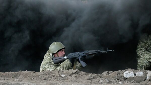 Украинские военные во время учений на полигоне возле Житомира, Украина. Архивное фото Украинские военные во время учений на полигоне возле Житомира, Украина. Архивное фото
