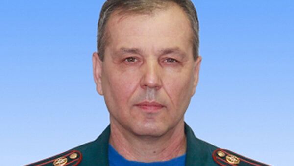 Подполковник внутренней службы МЧС РФ Сергей Костин, погибший при пожаре в ТЦ Адмирал в Казани. Архивное фото Подполковник внутренней службы МЧС РФ Сергей Костин, погибший при пожаре в ТЦ Адмирал в Казани. Архивное фото