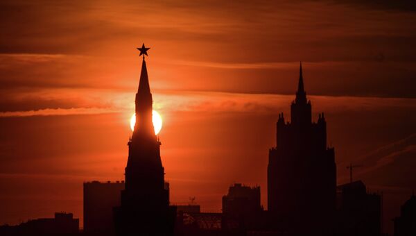 Вид на одну из башен Кремля в Москве Вид на одну из башен Кремля в Москве
