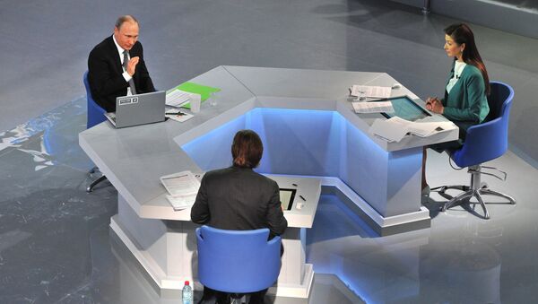 Президент России Владимир Путин отвечает на вопросы россиян в ежегодной специальной программе Прямая линия с Владимиром Путиным Президент России Владимир Путин отвечает на вопросы россиян в ежегодной специальной программе Прямая линия с Владимиром Путиным