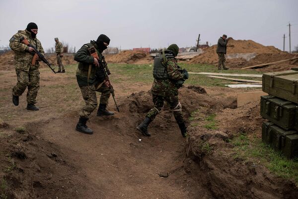 Солдаты ВСУ неподалеку от Широкино, Донецкая область Солдаты ВСУ неподалеку от Широкино, Донецкая область