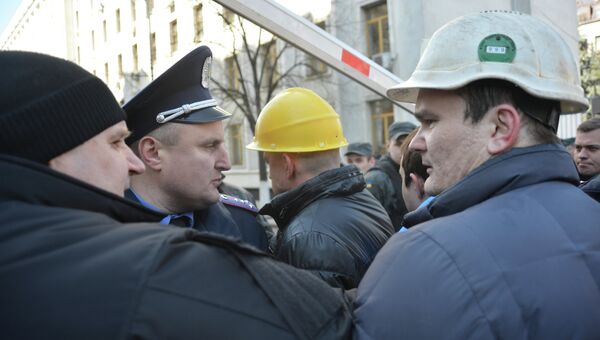Акция протеста шахтеров у здания Верховной рады Украины Акция протеста шахтеров у здания Верховной рады Украины