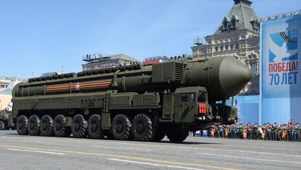 Транспортно-пусковой контейнер комплекса РС-24 Ярс. Архивное фото Транспортно-пусковой контейнер комплекса РС-24 Ярс. Архивное фото