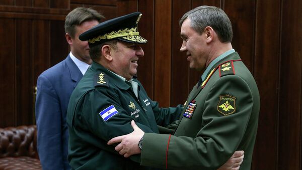 Начальник Генерального штаба ВС РФ Валерий Герасимов и главнокомандующий армией Никарагуа Хулио Сесар Авилес Кастильо. Архивное фото Начальник Генерального штаба ВС РФ Валерий Герасимов и главнокомандующий армией Никарагуа Хулио Сесар Авилес Кастильо. Архивное фото