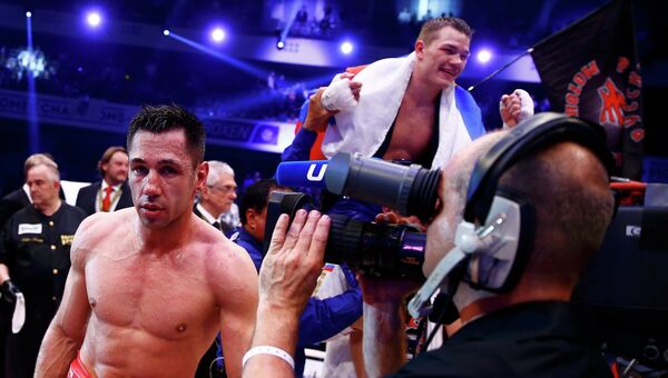 Федор Чудинов празднует победу в поединке за титул WBA Федор Чудинов празднует победу в поединке за титул WBA