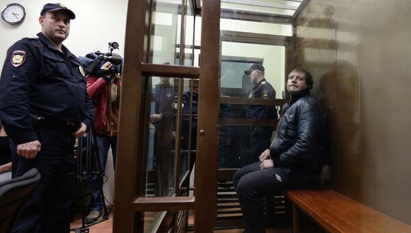 Известный боец смешанных единоборств Александр Емельяненко в Симоновсоком суде Москвы. Архивное фото Известный боец смешанных единоборств Александр Емельяненко в Симоновсоком суде Москвы. Архивное фото
