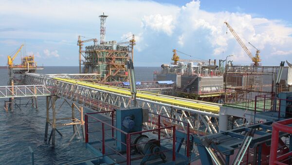 Нефтяная платформа СП Вьетсовпетро во Вьетнаме. Архивное фото Нефтяная платформа СП Вьетсовпетро во Вьетнаме. Архивное фото