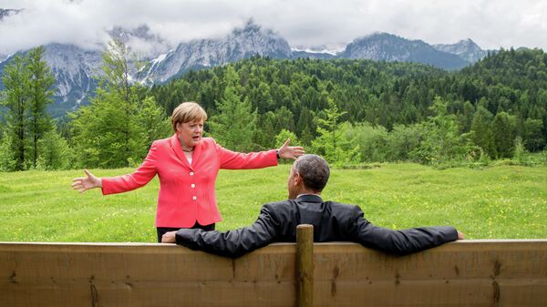 Ангела Меркель и Барак Обама во время саммита G7 в окрестностях замка Эльмау в Баварии Ангела Меркель и Барак Обама во время саммита G7 в окрестностях замка Эльмау в Баварии