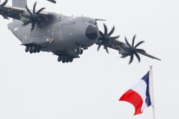 Международный авиакосмический салон Paris Air Show 2015 в Ле-Бурже Международный авиакосмический салон Paris Air Show 2015 в Ле-Бурже