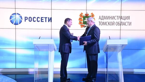 Генеральный директор ОАО Россети Олег Бударгин и губернатор Томской области Сергей Жвачкин во время подписания соглашения Генеральный директор ОАО Россети Олег Бударгин и губернатор Томской области Сергей Жвачкин во время подписания соглашения