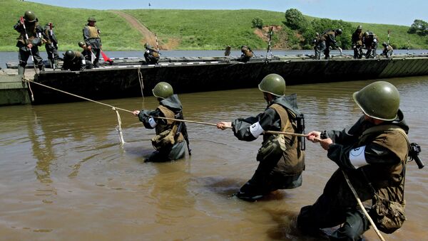 Военнослужащие на учениях. Архивное фото Военнослужащие на учениях. Архивное фото