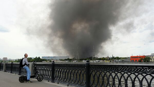 Пожар на складе с шинами на территории бывшего завода имени Лихачёва в Москве Пожар на складе с шинами на территории бывшего завода имени Лихачёва в Москве