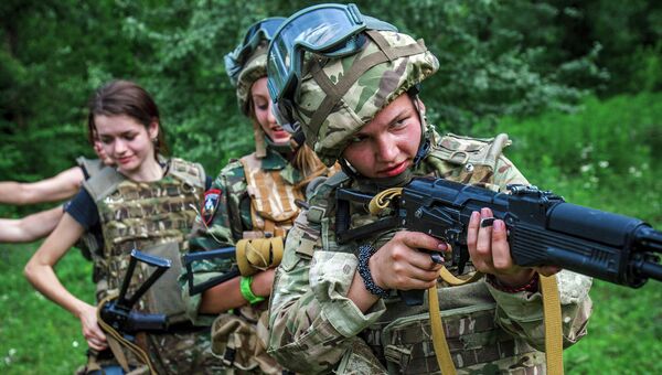 Тренировка женского батальона организации Правый сектор в Закарпатской области Украины Тренировка женского батальона организации Правый сектор в Закарпатской области Украины