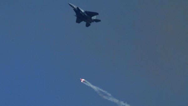 Сброс бомбы B61-12 без заряда с истребителя F-15E на полигоне Тонопа в штате Невада, США. Архивное фото Сброс бомбы B61-12 без заряда с истребителя F-15E на полигоне Тонопа в штате Невада, США. Архивное фото