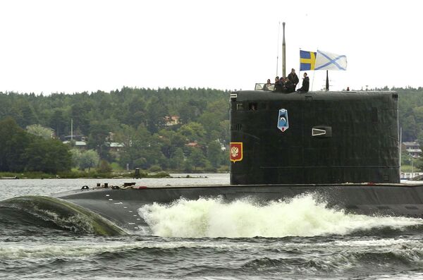 Дизель-электрическая подводная лодка проекта 877 Палтус в гавани Стокгольма Дизель-электрическая подводная лодка проекта 877 Палтус в гавани Стокгольма