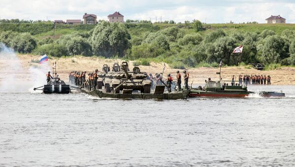 Всеармейское соревнование понтонно-переправочных подразделений инженерных войск Открытая вода. Архивное фото Всеармейское соревнование понтонно-переправочных подразделений инженерных войск Открытая вода. Архивное фото