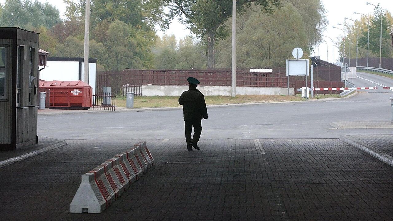 Белоруссия заявила о доставке Польшей группы беженцев к границе страны