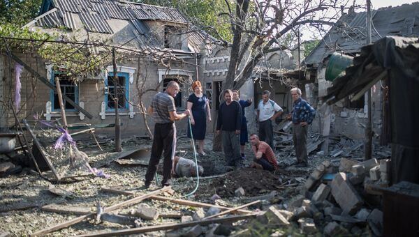 Последствия обстрела поселка Александровка в Донецкой области. Архивное фото Последствия обстрела поселка Александровка в Донецкой области. Архивное фото