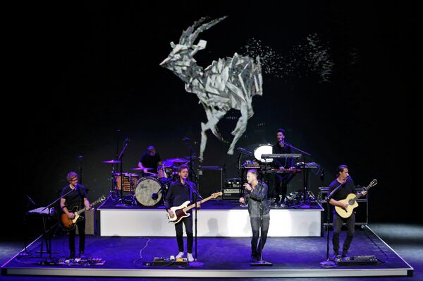 Группа One Republic во время презентации Apple в Сан-Франциско Группа One Republic во время презентации Apple в Сан-Франциско