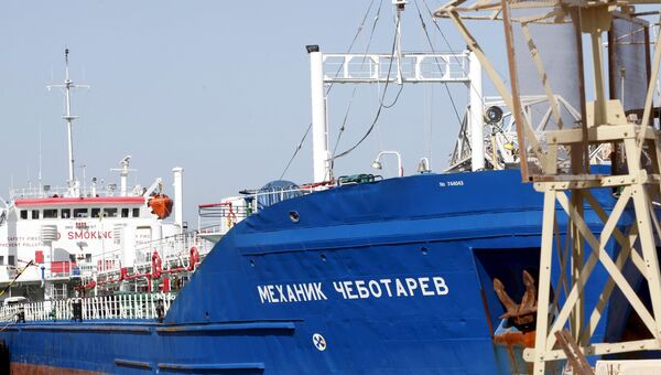 Танкер, задержанный береговой охраной, на военно-морской базе в Триполи. 17 сентября, 2015 Танкер, задержанный береговой охраной, на военно-морской базе в Триполи. 17 сентября, 2015